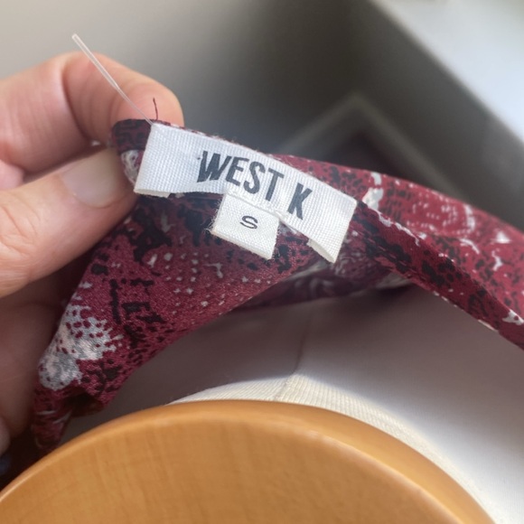 West K Veronica  abstract snake printed Tie  Front 3/4 sleeve Top Small NWOT - Picture 7 of 10